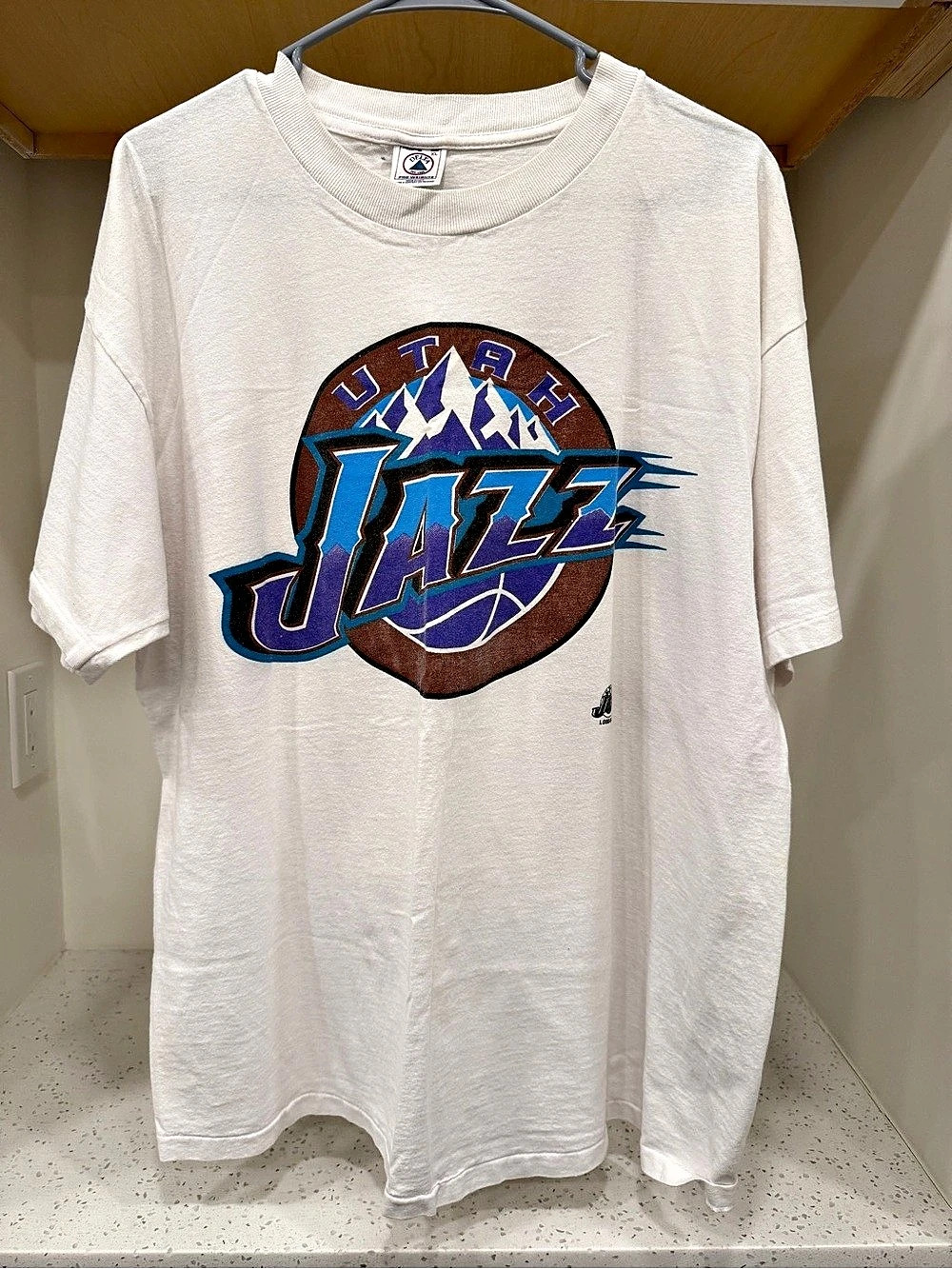Vintage 1990’s- Delta Pro Weight Utah Jazz graphic tee Graphic Tee White Size XL